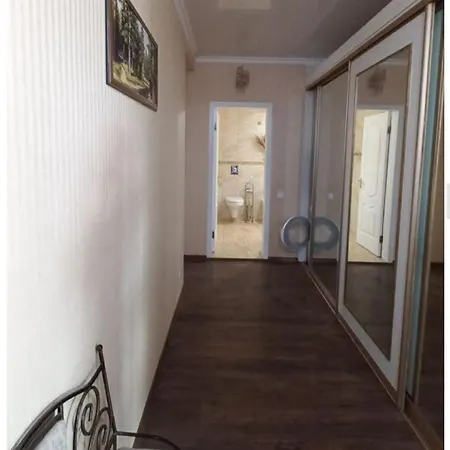 в одессе возле пляжа яхта Apartment